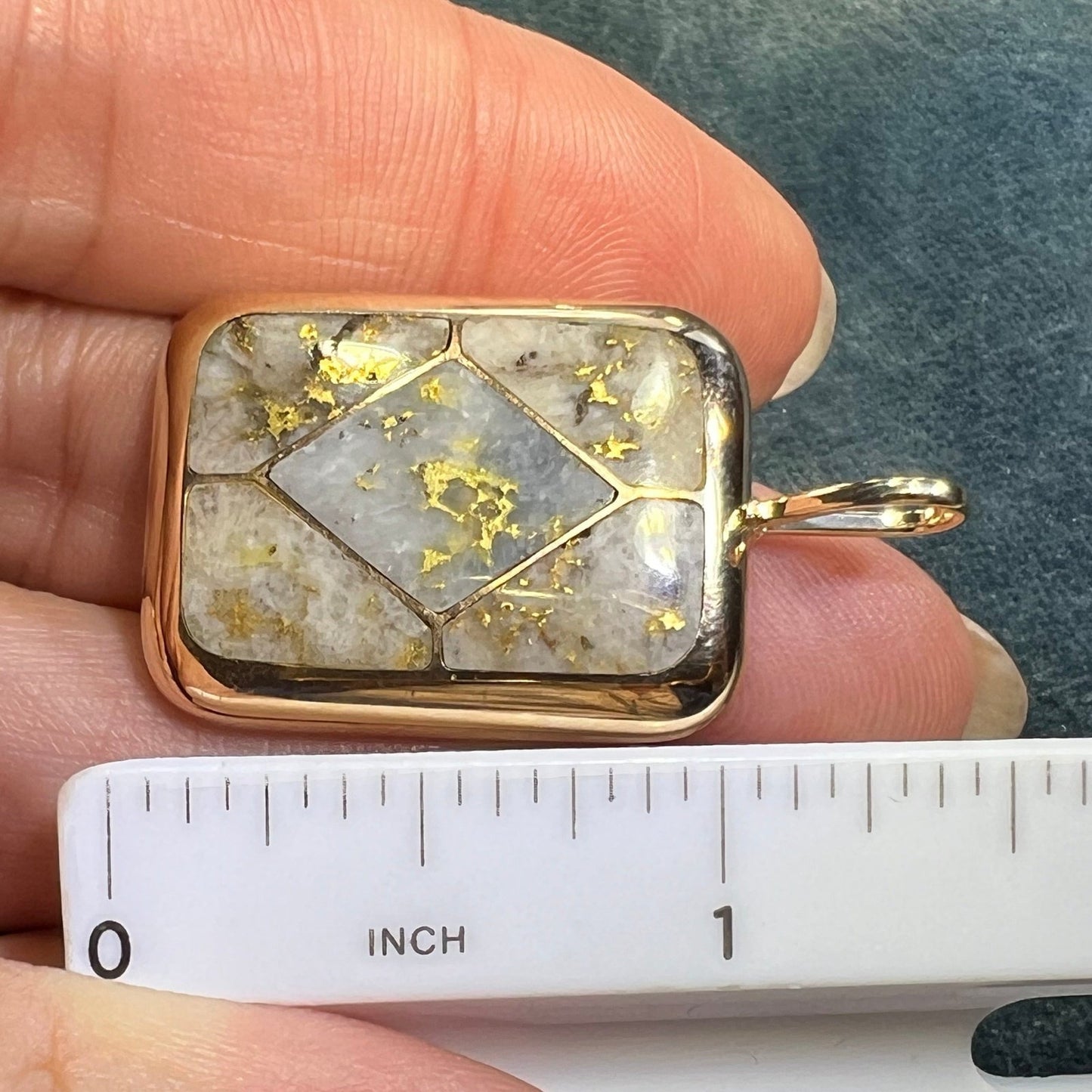 14k Gold Antique ALASKAN GOLD in QUARTZ Pendant. 1.4"+ 7.6g R