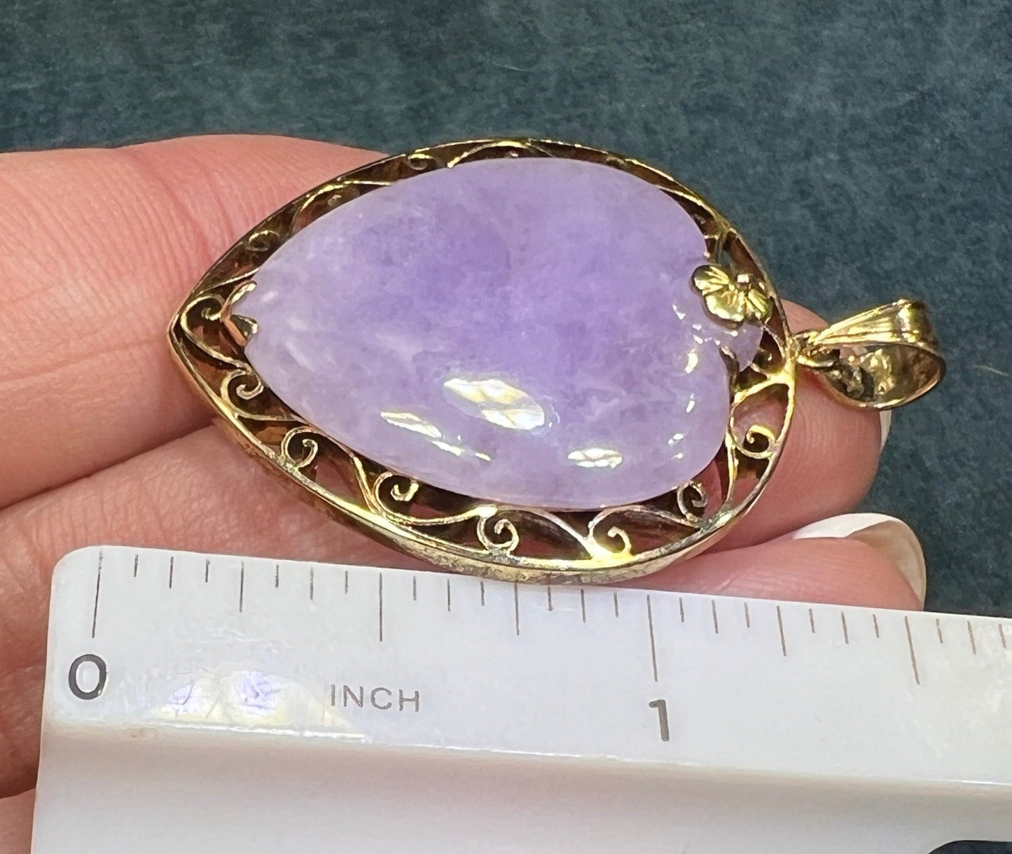 14k Gold Antique Framed Lavender Jade Heart Pendant. 9g 1.5"