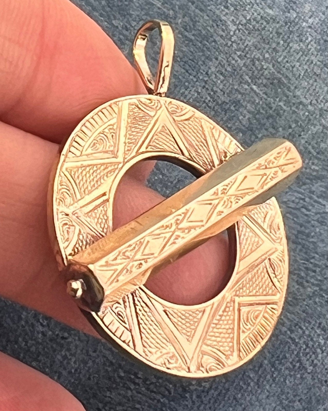 14k Gold Antique Irish Scottish Celtic Penannular Pendant. Victorian