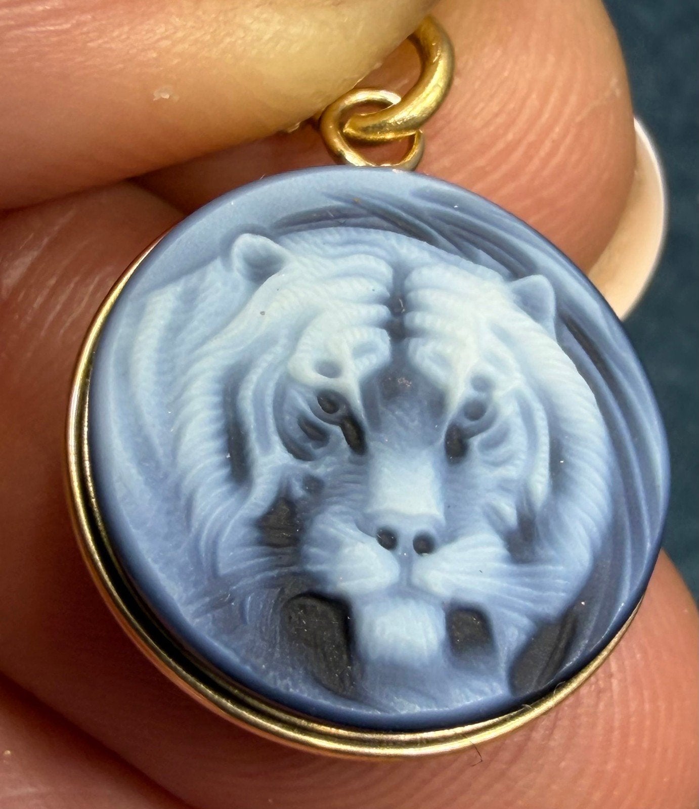 14k Gold Cameo Pendant Siberian White Tiger. Carved Agate *Video*