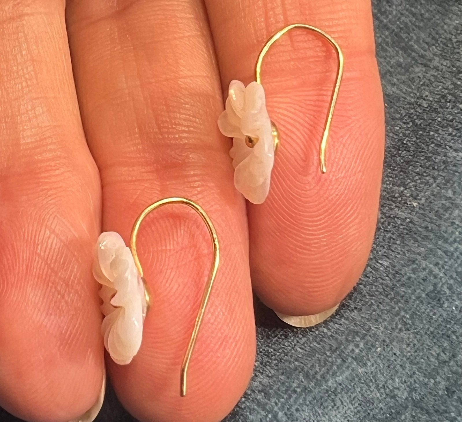 14k Gold Carved Mother of Pearl MOP Hibiscus Flower Hawaii Earrings