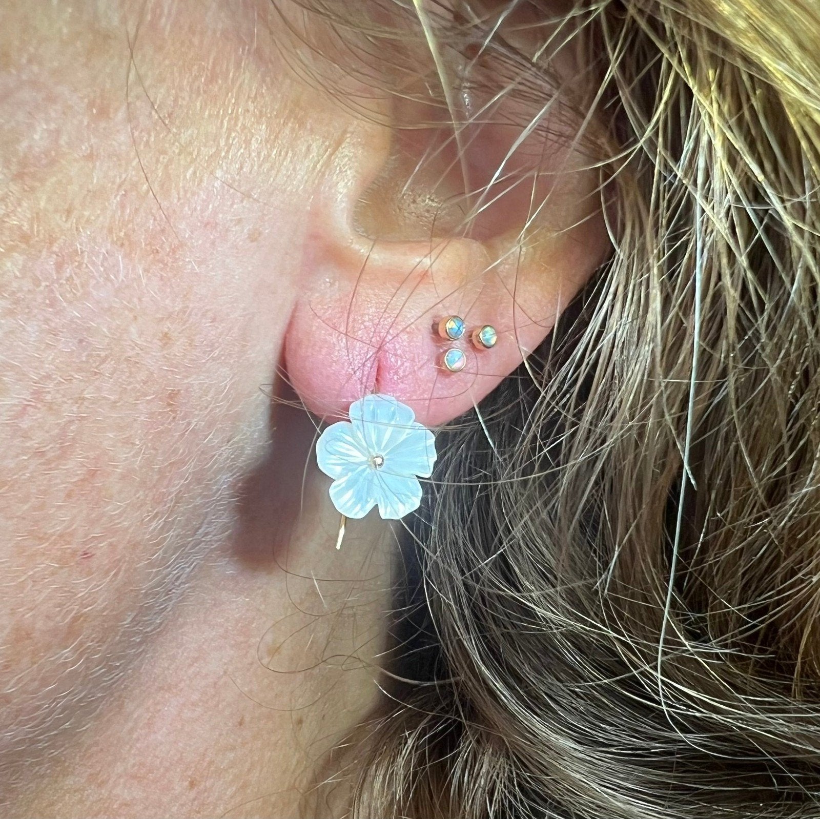 14k Gold Carved Mother of Pearl MOP Hibiscus Flower Hawaii Earrings