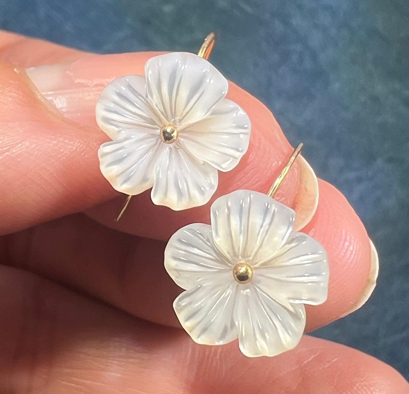 14k Gold Carved Mother of Pearl MOP Hibiscus Flower Hawaii Earrings