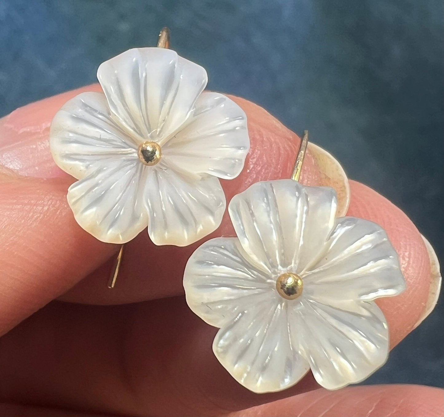14k Gold Carved Mother of Pearl MOP Hibiscus Flower Hawaii Earrings