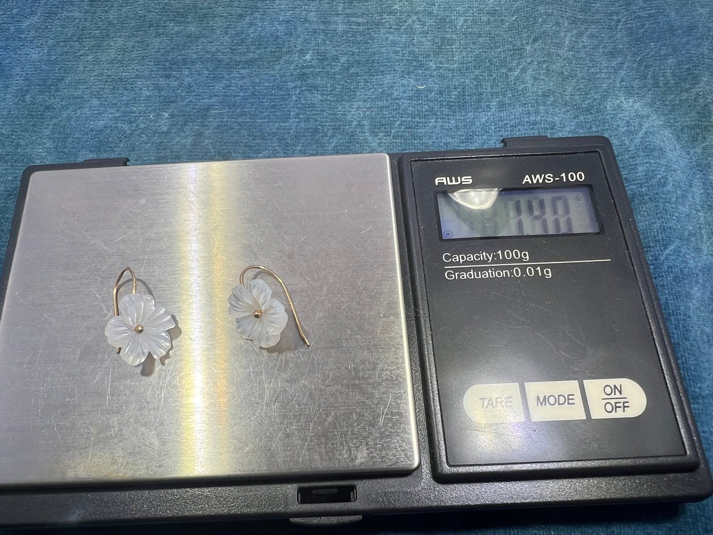 14k Gold Carved Mother of Pearl MOP Hibiscus Flower Hawaii Earrings