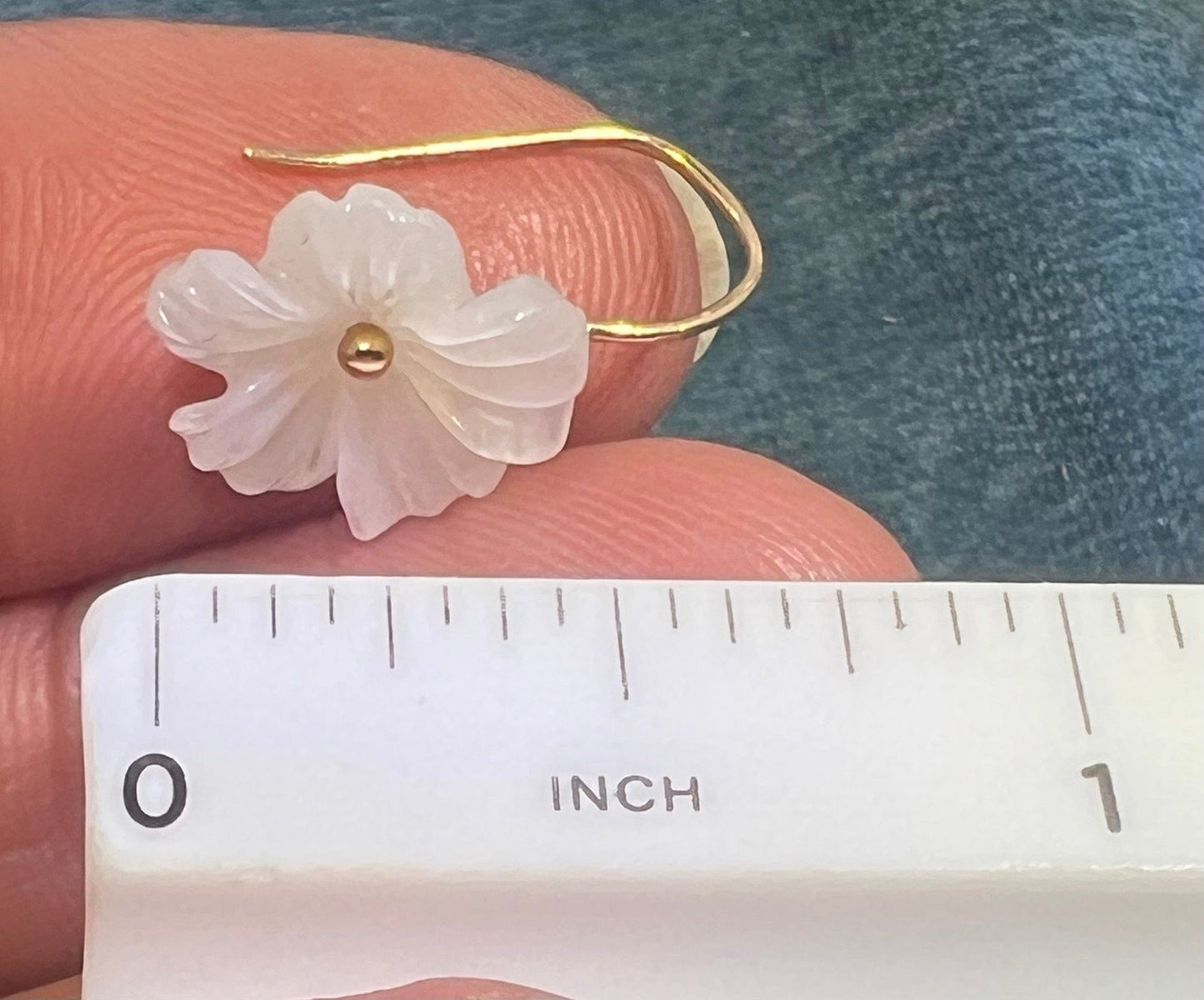 14k Gold Carved Mother of Pearl MOP Hibiscus Flower Hawaii Earrings