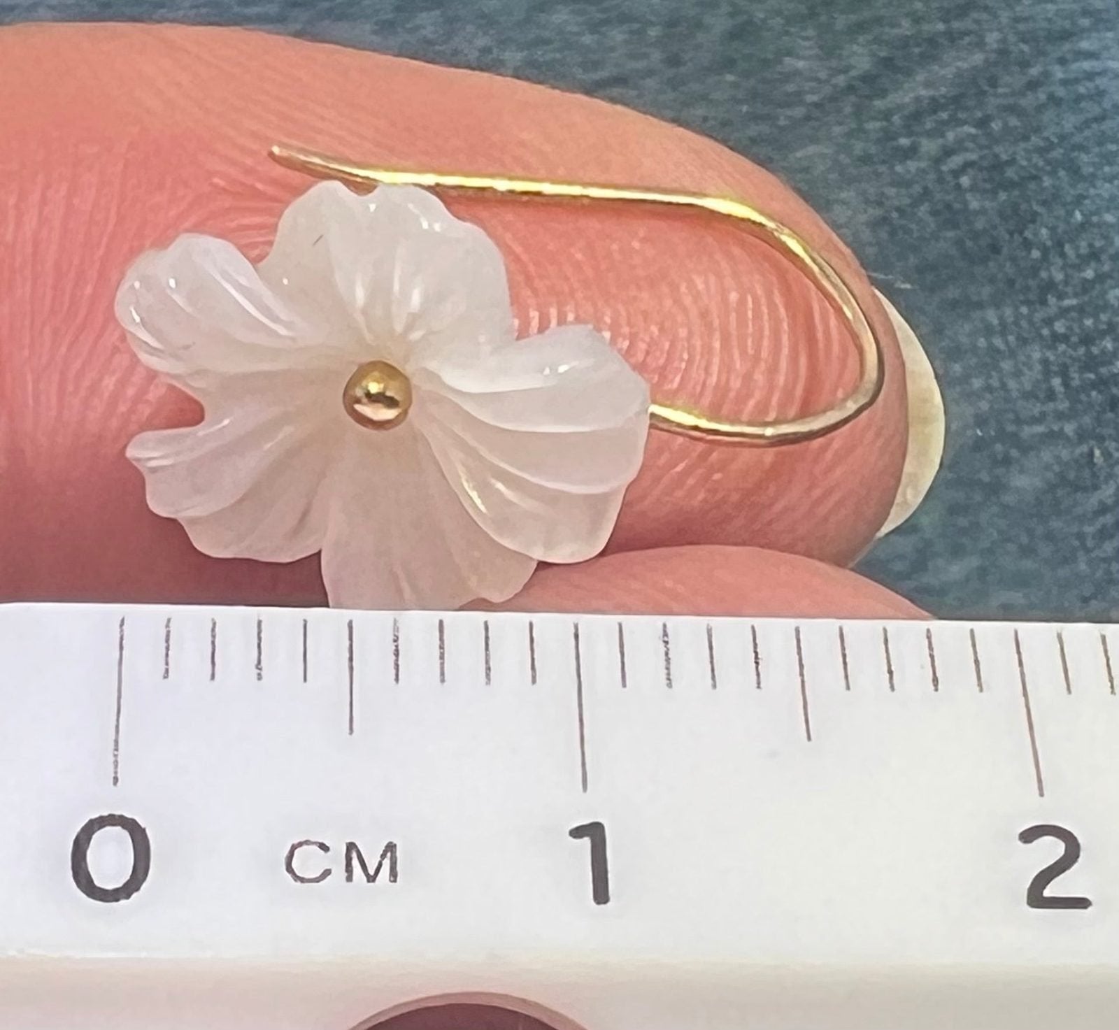 14k Gold Carved Mother of Pearl MOP Hibiscus Flower Hawaii Earrings