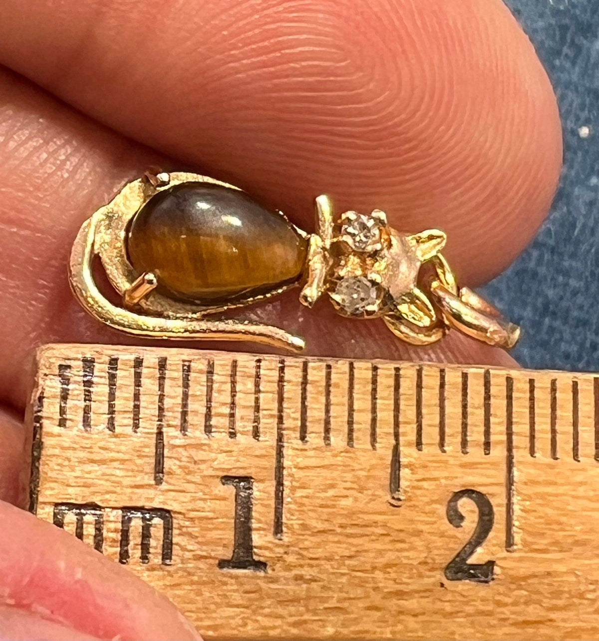 14k Gold Cat Pendant w Tigers Eye Jelly Belly + Diamond Eyes. 3/4"