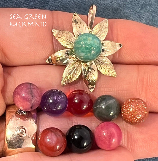 14k Gold Daisy Flower Pendant w Interchangeable Gemstones. 1.2"