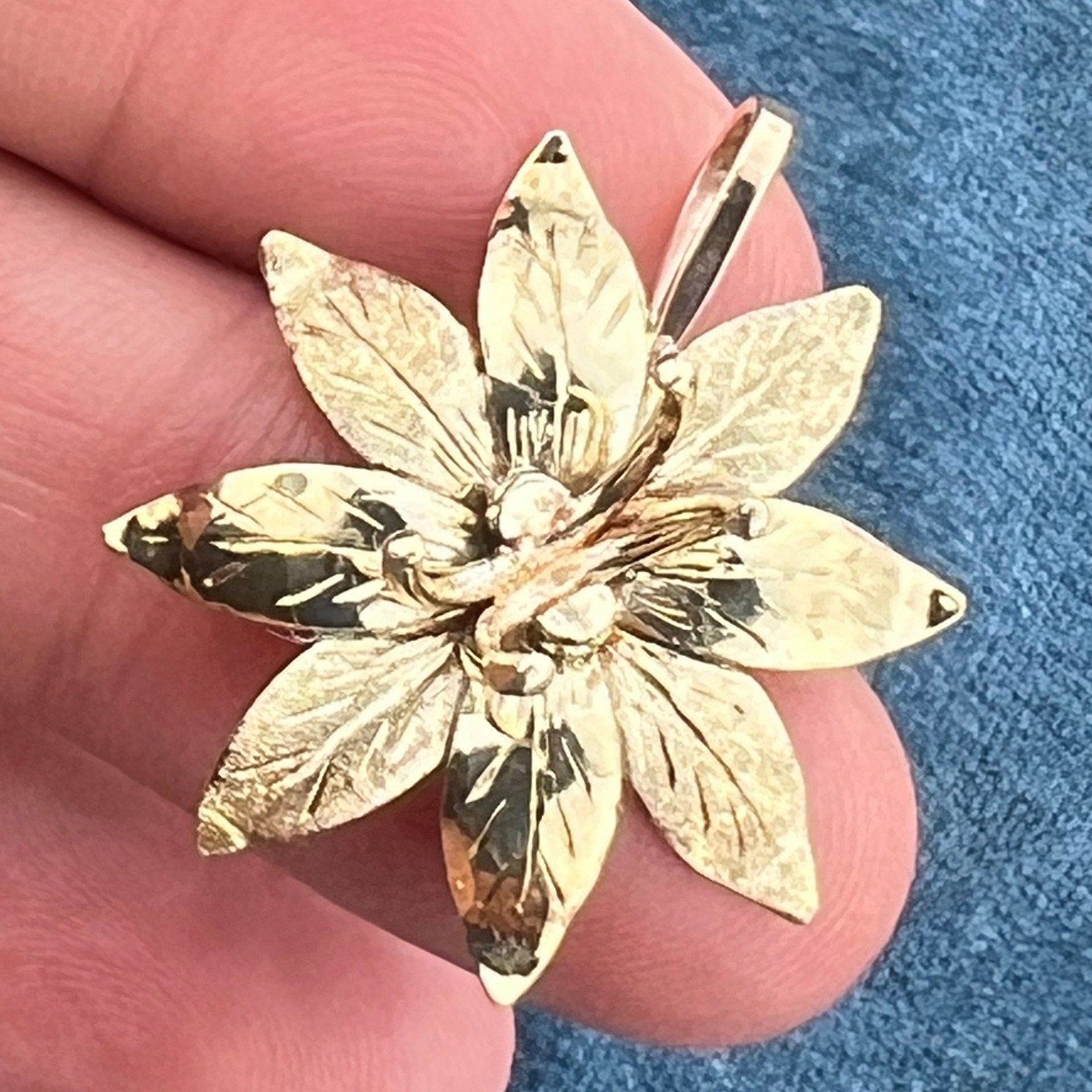 14k Gold Daisy Flower Pendant w Interchangeable Gemstones. 1.2"