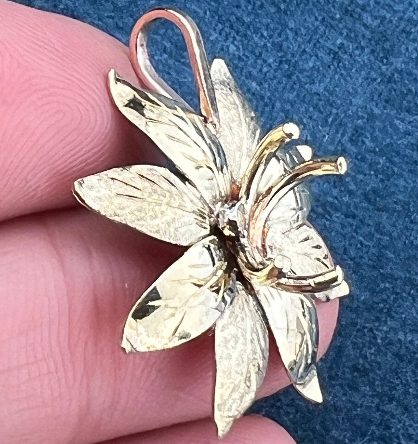 14k Gold Daisy Flower Pendant w Interchangeable Gemstones. 1.2"