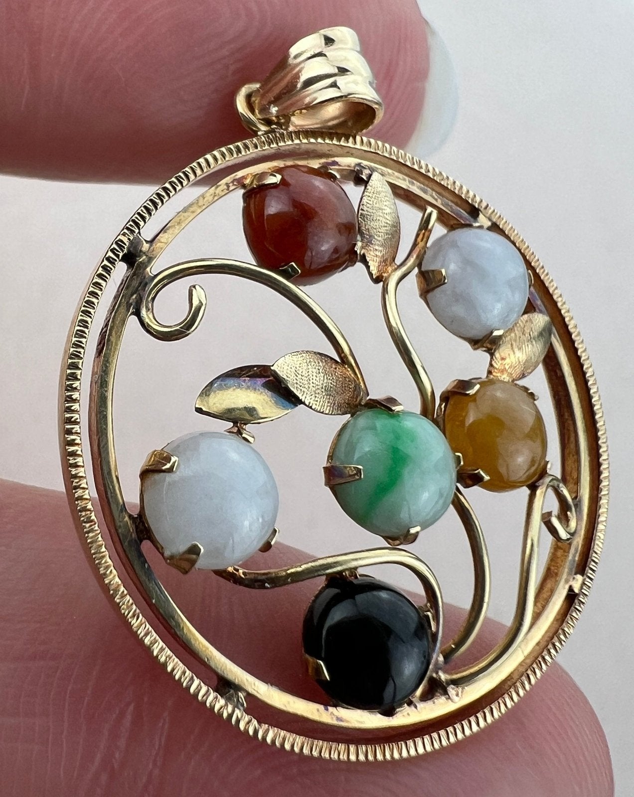 14k Gold Filigree Circle Pendant w Multi-Color Jade. 1.2" + 4g