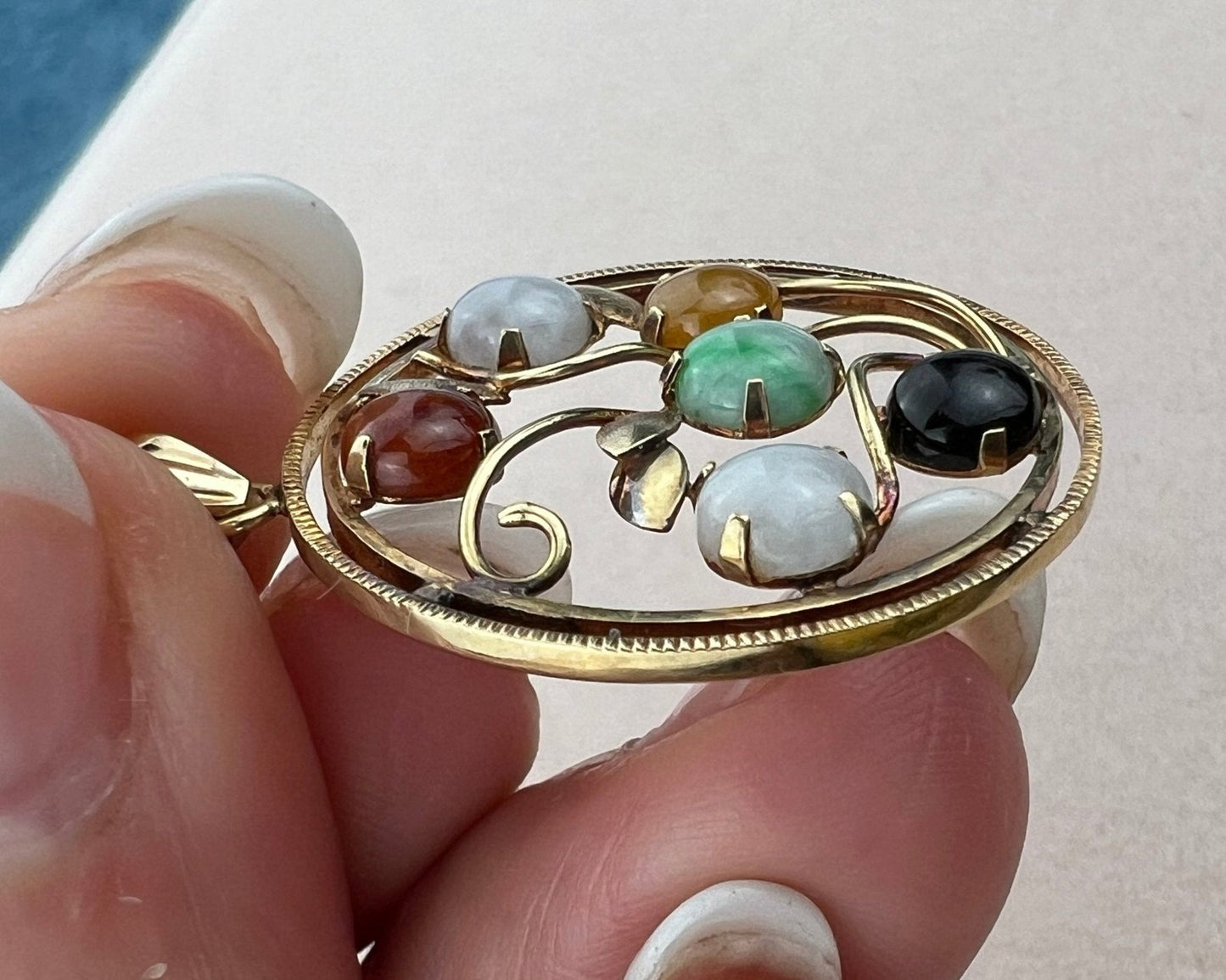 14k Gold Filigree Circle Pendant w Multi-Color Jade. 1.2" + 4g