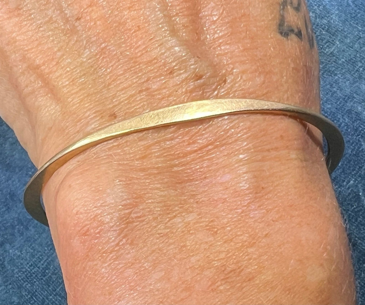 14k Gold Hammered James Avery Bangle Bracelet. 7.5g