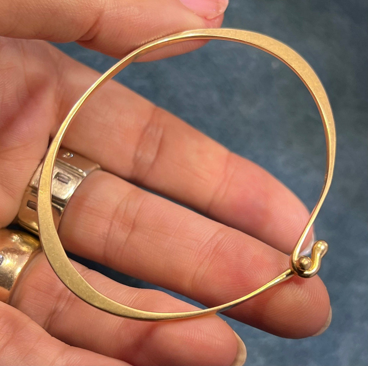 14k Gold Hammered James Avery Bangle Bracelet. 7.5g