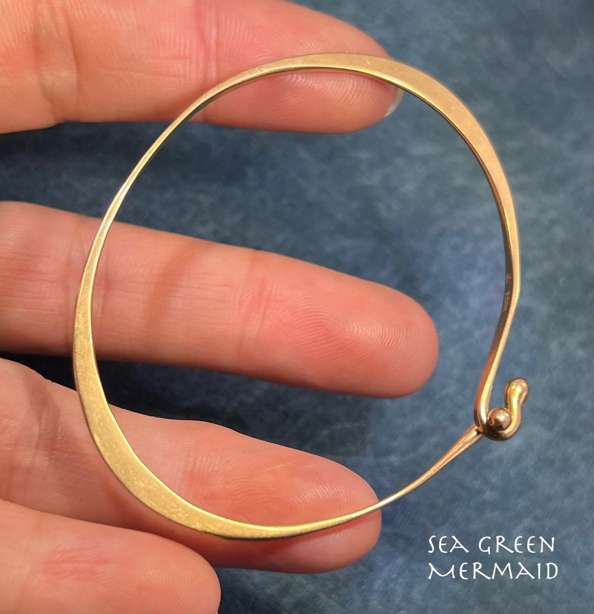 14k Gold Hammered James Avery Bangle Bracelet. 7.5g
