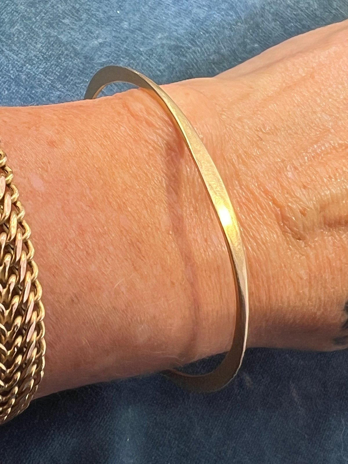 14k Gold Hammered James Avery Bangle Bracelet. 7.5g
