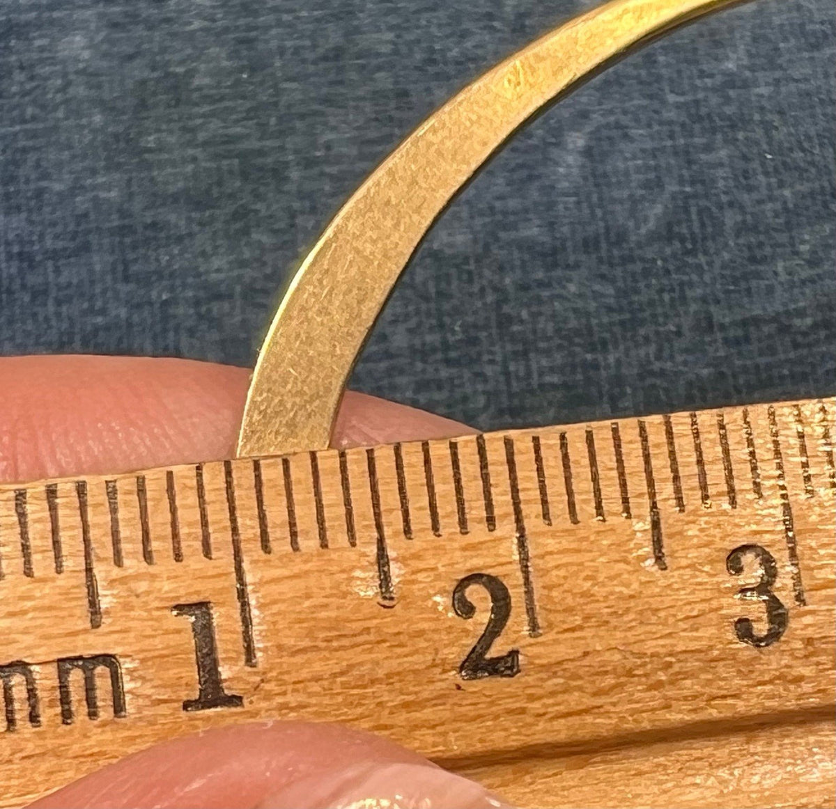 14k Gold Hammered James Avery Bangle Bracelet. 7.5g