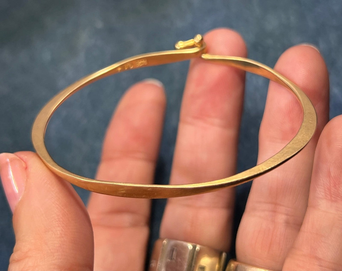 14k Gold Hammered James Avery Bangle Bracelet. 7.5g