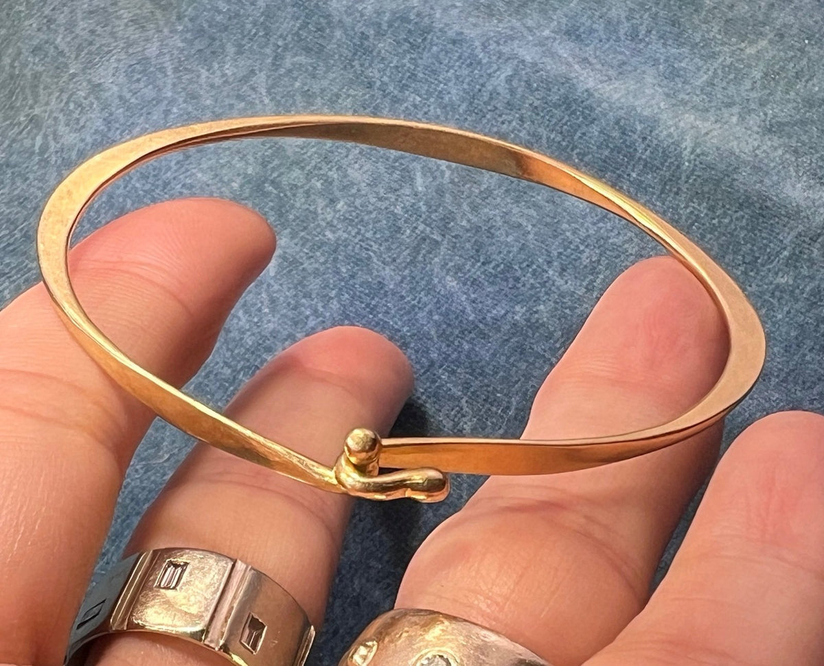 14k Gold Hammered James Avery Bangle Bracelet. 7.5g