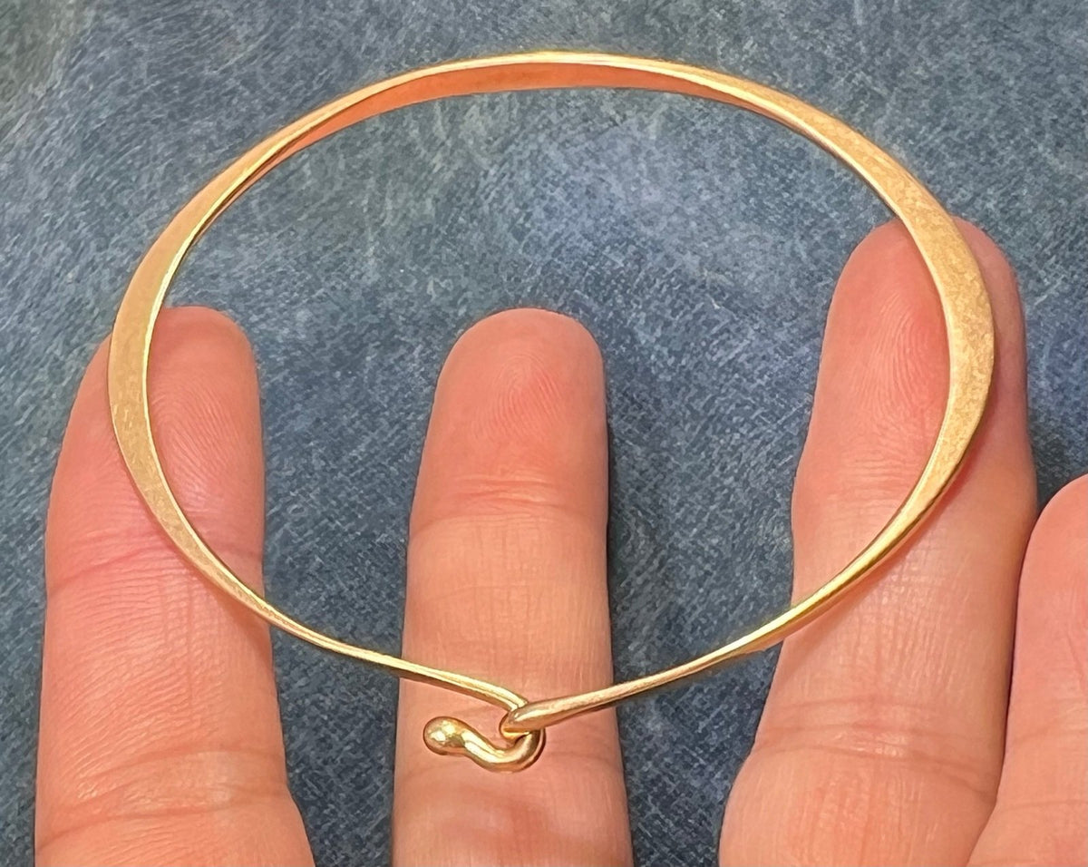 14k Gold Hammered James Avery Bangle Bracelet. 7.5g