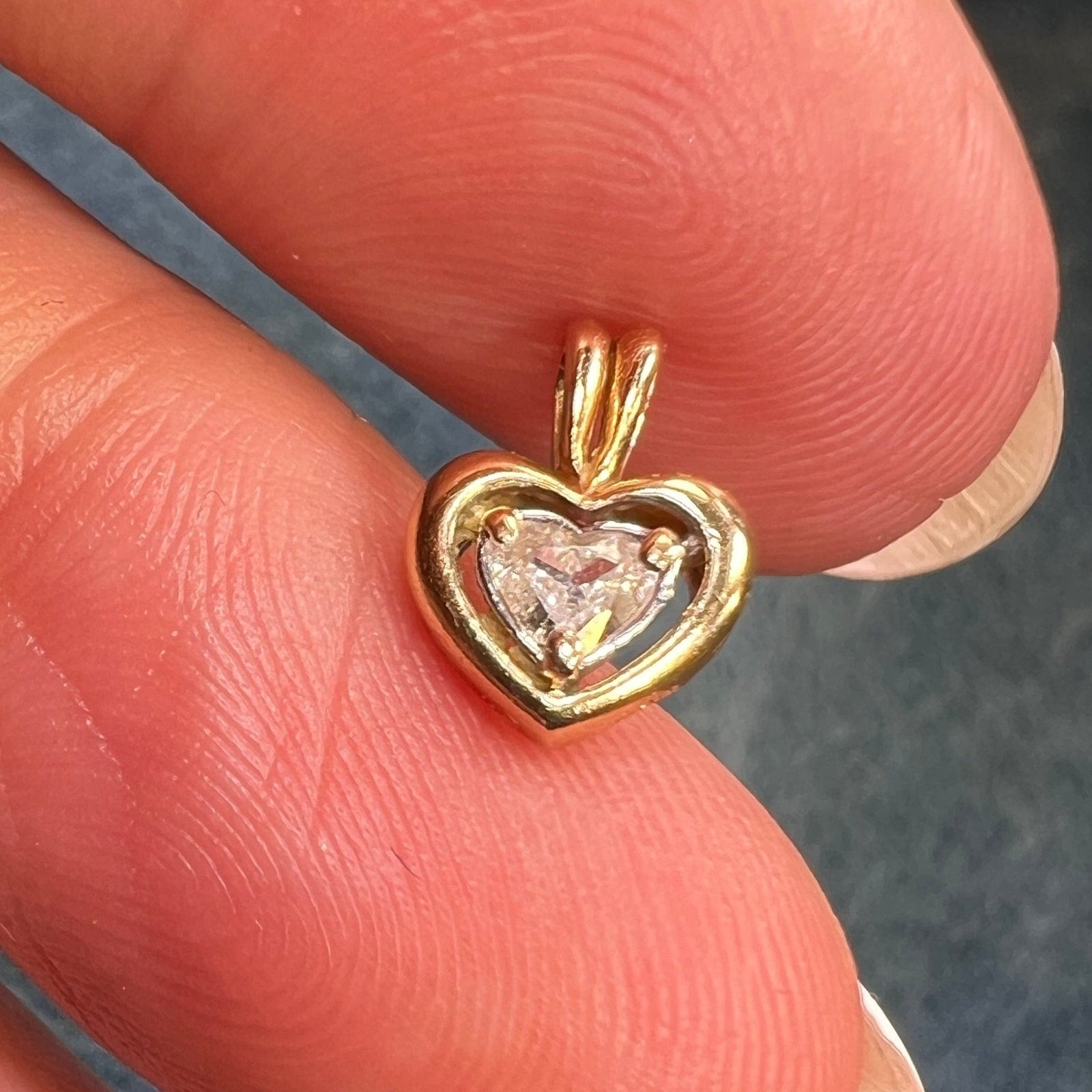 14k Gold Heart-Shaped Diamond in Frame Pendant. Classic