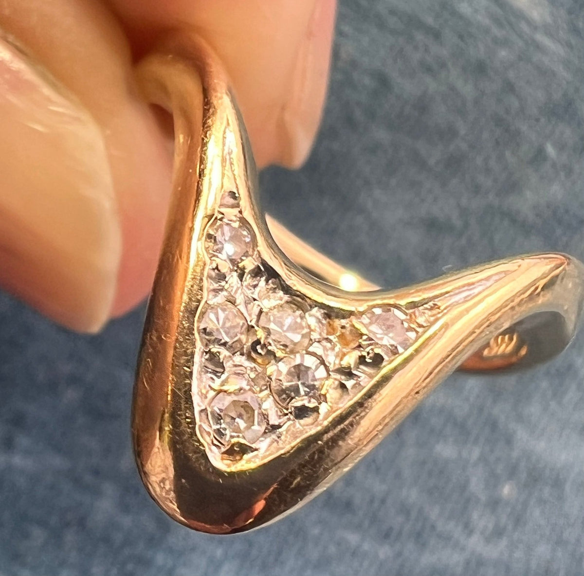 14k Gold Invisible-Set Diamond Curved Modern Ring / Ring Guard