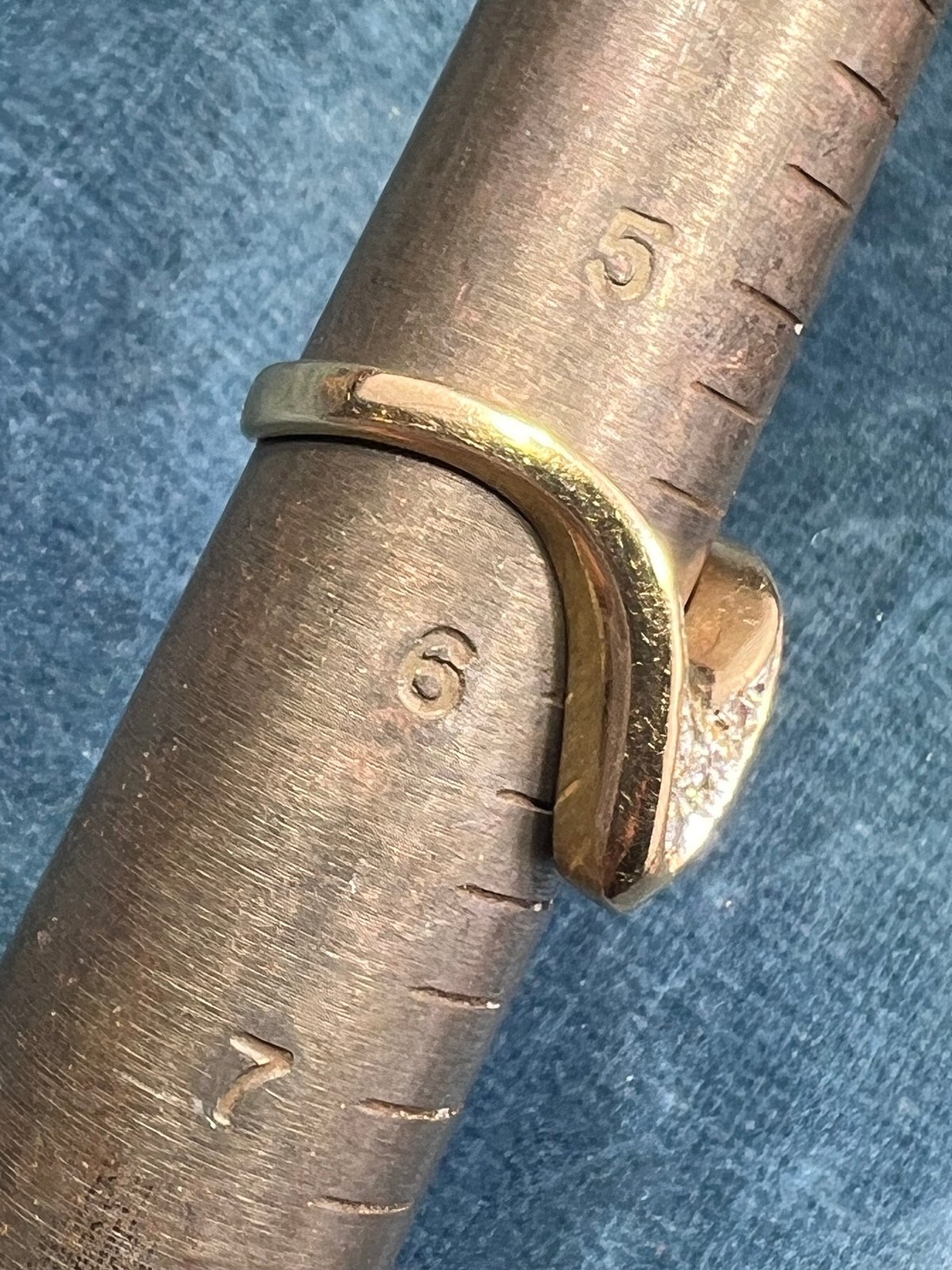 14k Gold Invisible-Set Diamond Curved Modern Ring / Ring Guard