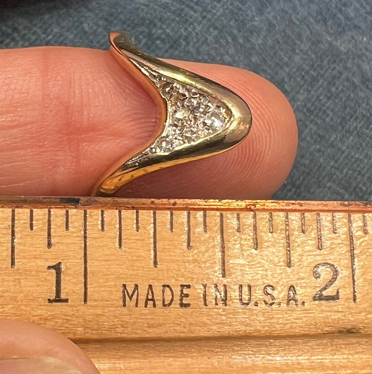 14k Gold Invisible-Set Diamond Curved Modern Ring / Ring Guard