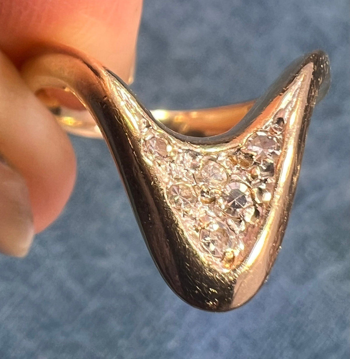 14k Gold Invisible-Set Diamond Curved Modern Ring / Ring Guard