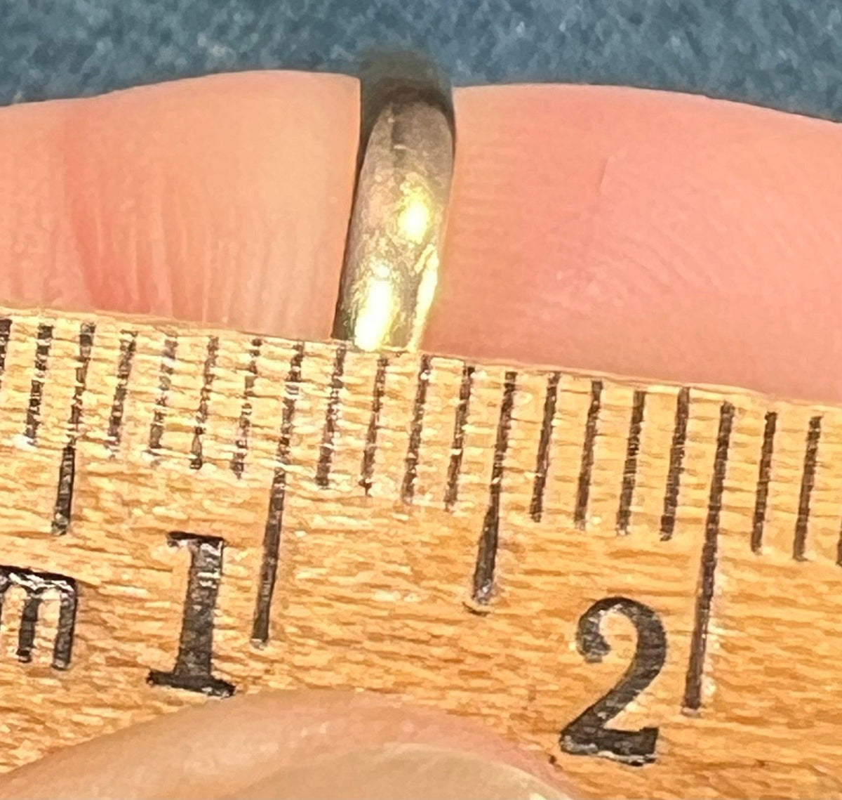 14k Gold Invisible-Set Diamond Curved Modern Ring / Ring Guard
