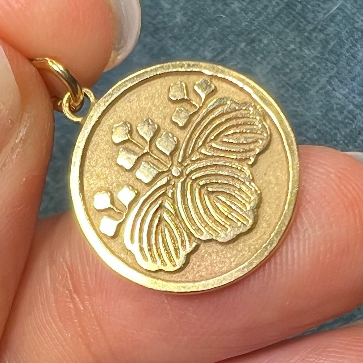 14k Gold Japanese National Seal Kamon "Paulownia" Flower Pendant