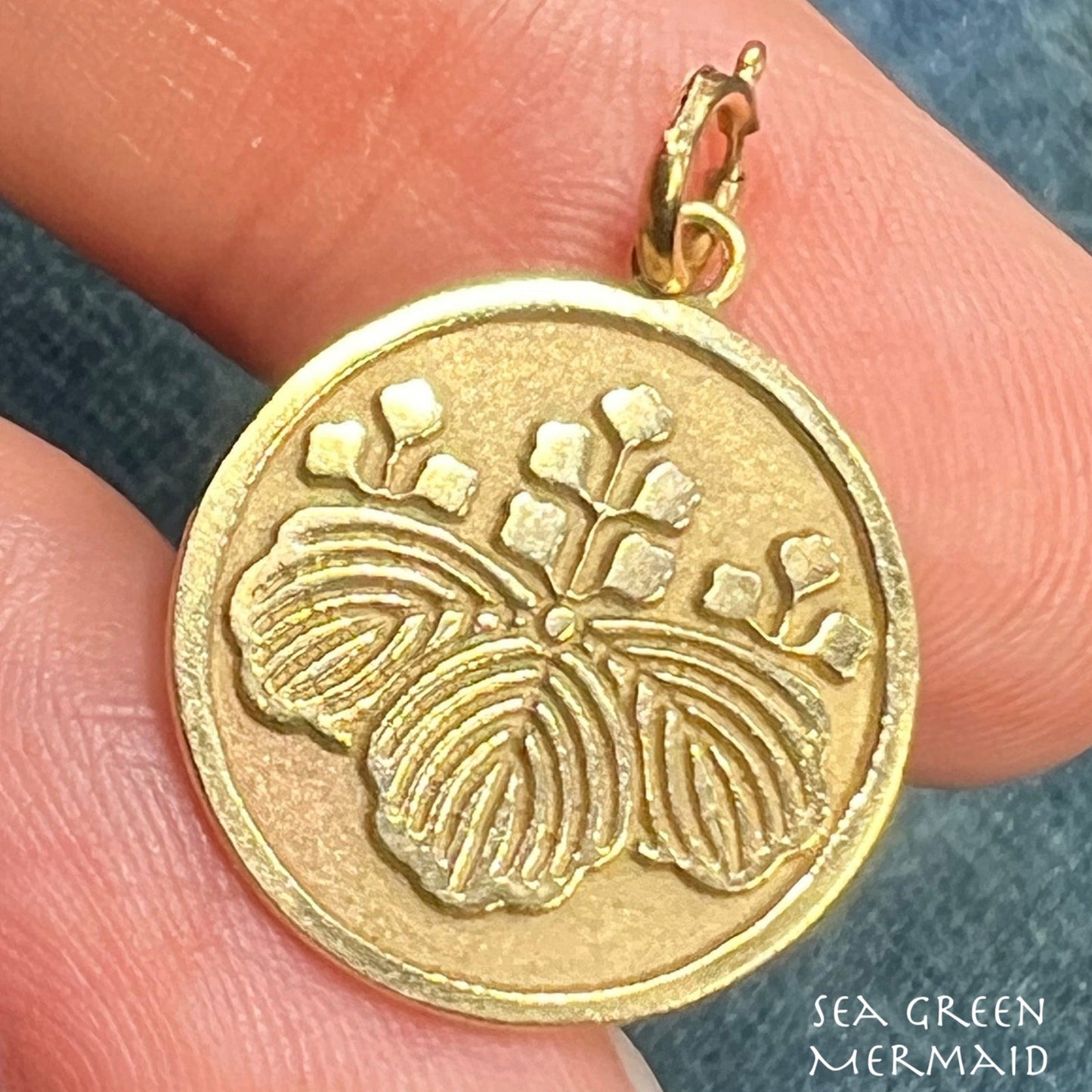 14k Gold Japanese National Seal Kamon "Paulownia" Flower Pendant