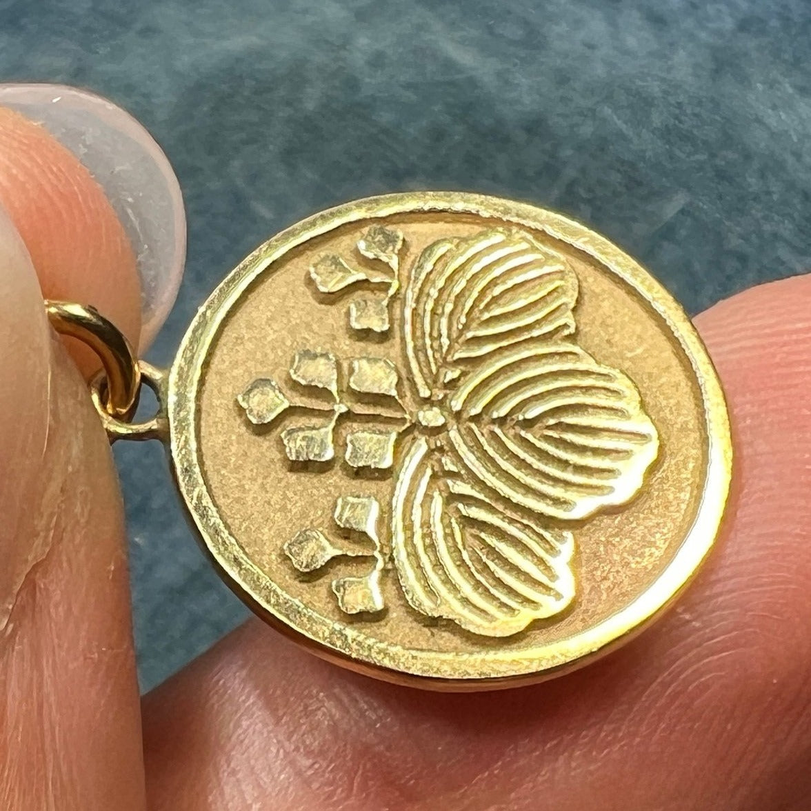 14k Gold Japanese National Seal Kamon "Paulownia" Flower Pendant