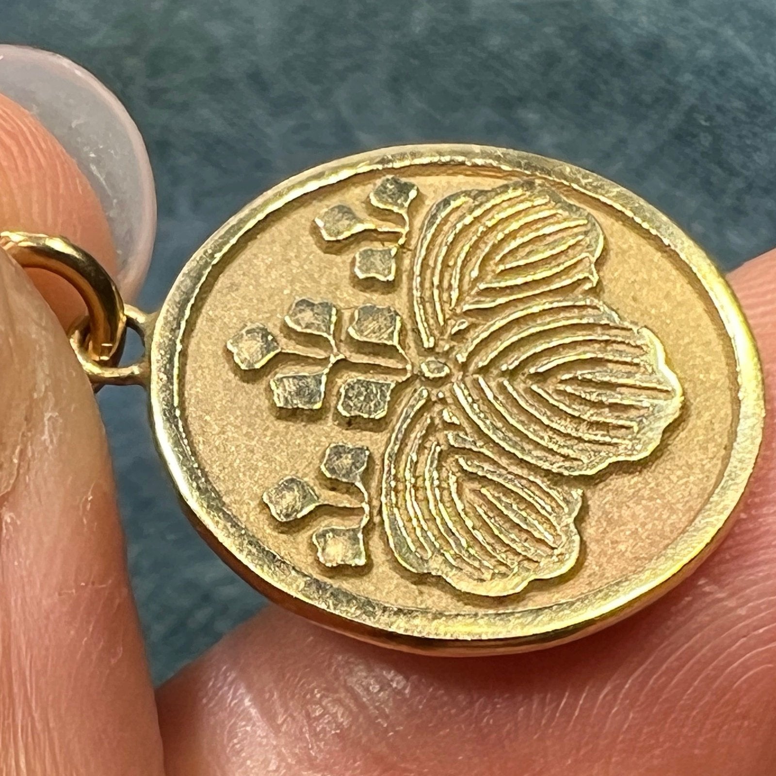 14k Gold Japanese National Seal Kamon "Paulownia" Flower Pendant