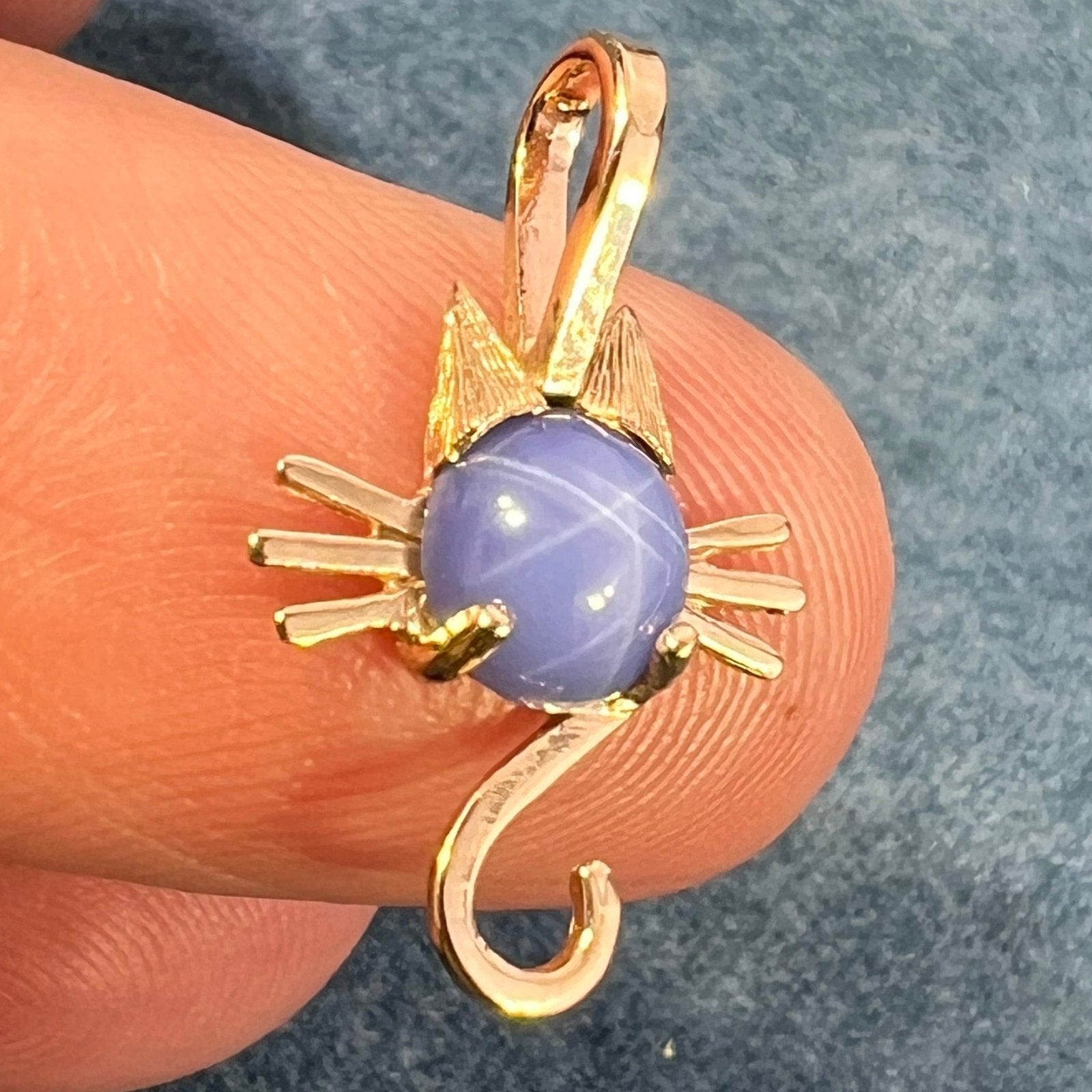 14k Gold Lindy Blue Star Sapphire Kitty Cat Pendant. Whiskers! Tiny!