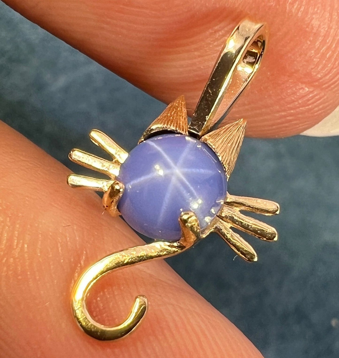 14k Gold Lindy Blue Star Sapphire Kitty Cat Pendant. Whiskers! Tiny!