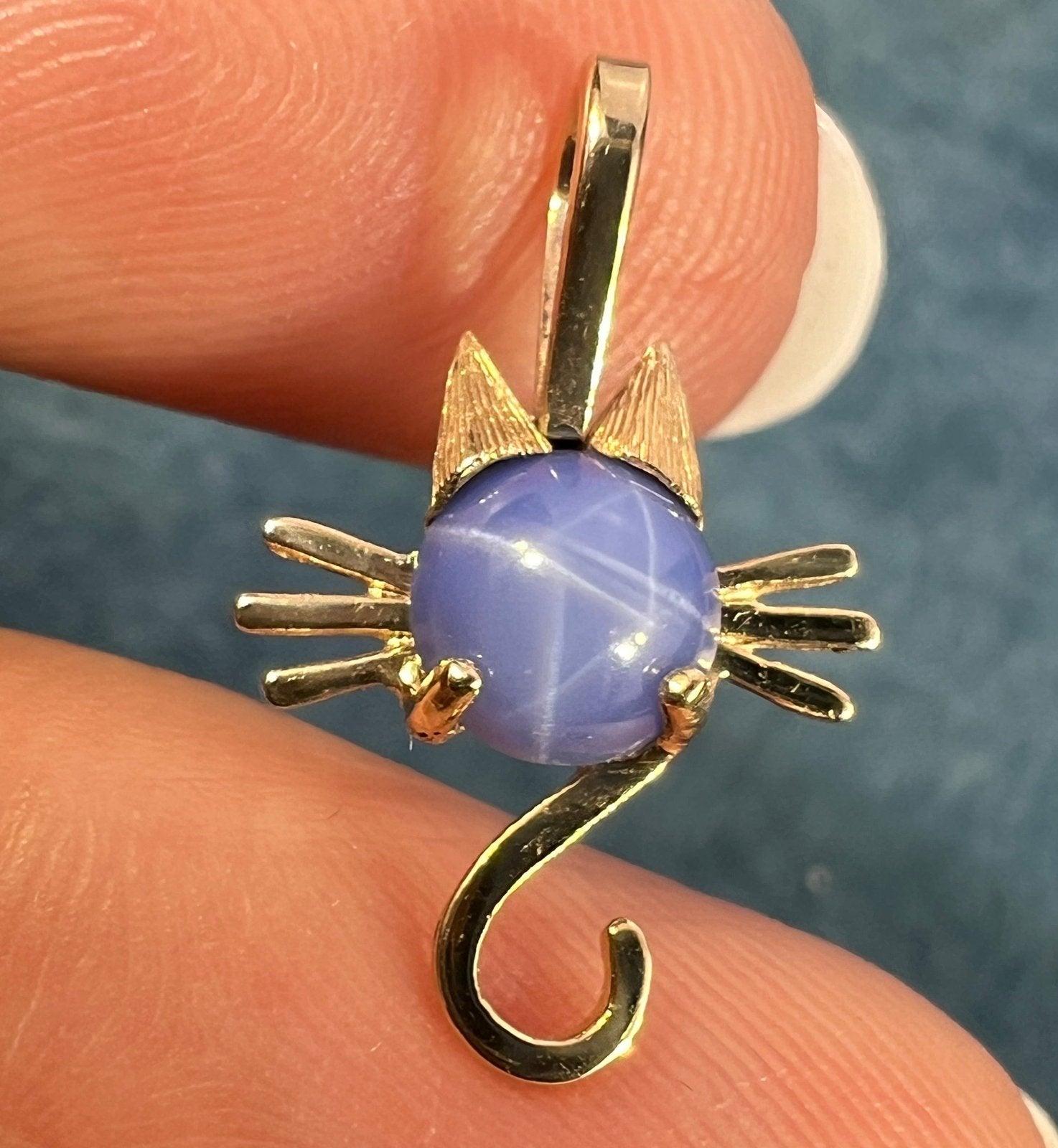 14k Gold Lindy Blue Star Sapphire Kitty Cat Pendant. Whiskers! Tiny!