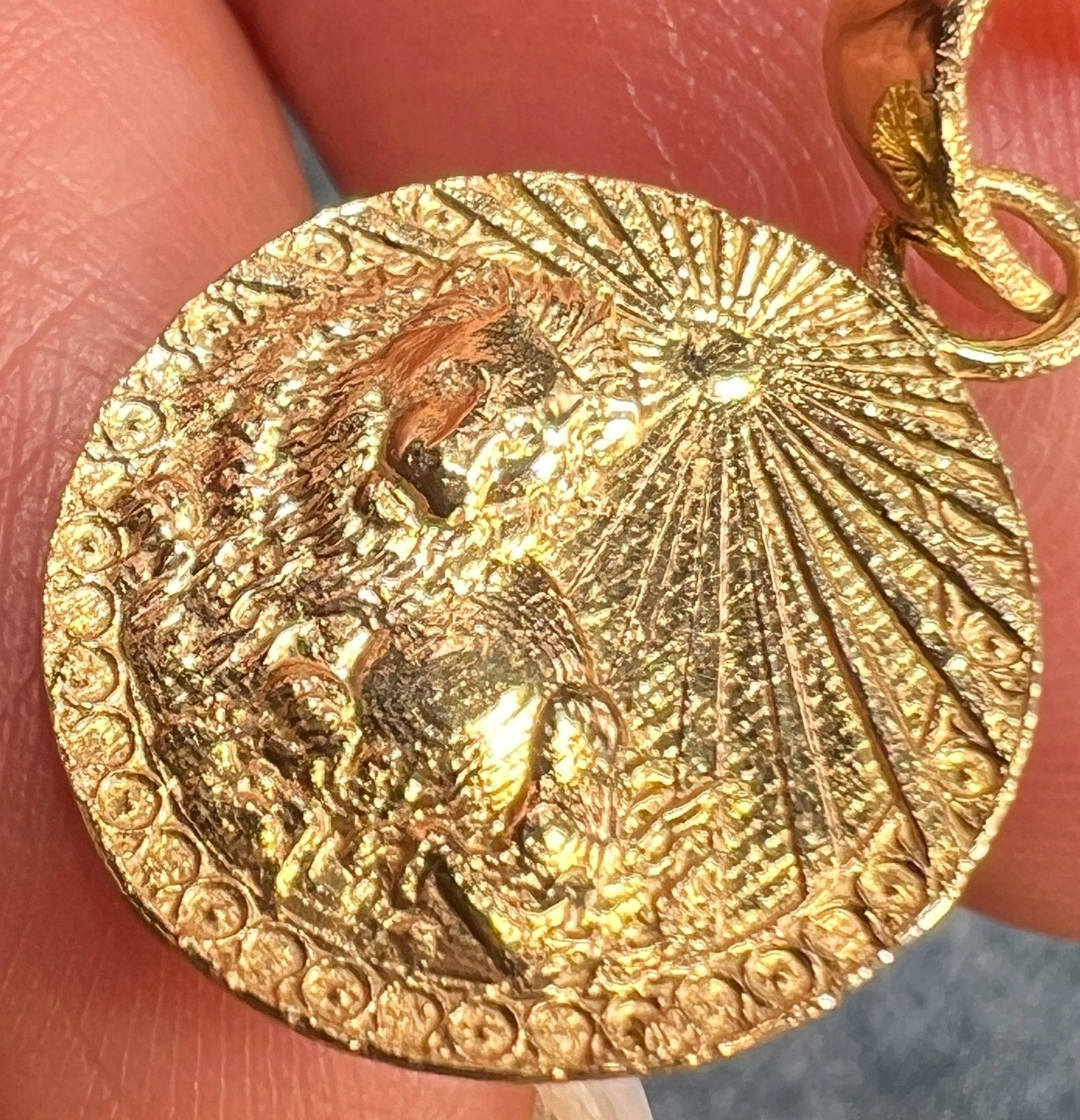 14k Gold Lion Aslan + Sunburst Medallion Disc Pendant *Video*