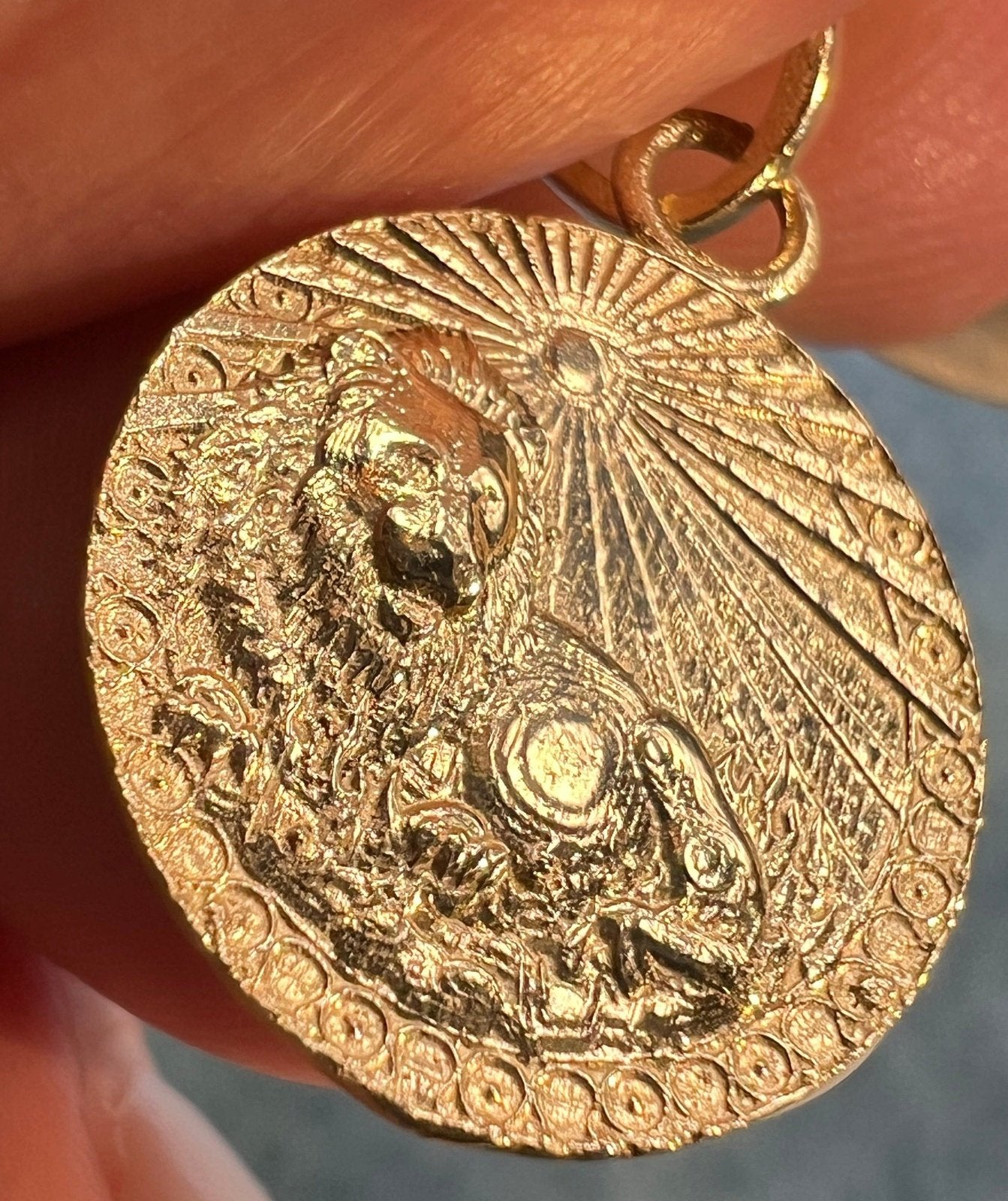 14k Gold Lion Aslan + Sunburst Medallion Disc Pendant *Video*