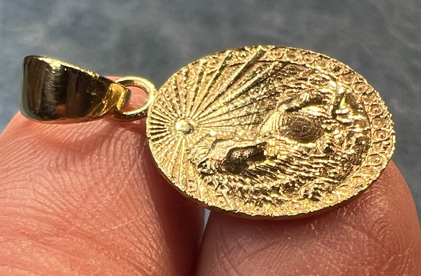 14k Gold Lion Aslan + Sunburst Medallion Disc Pendant *Video*