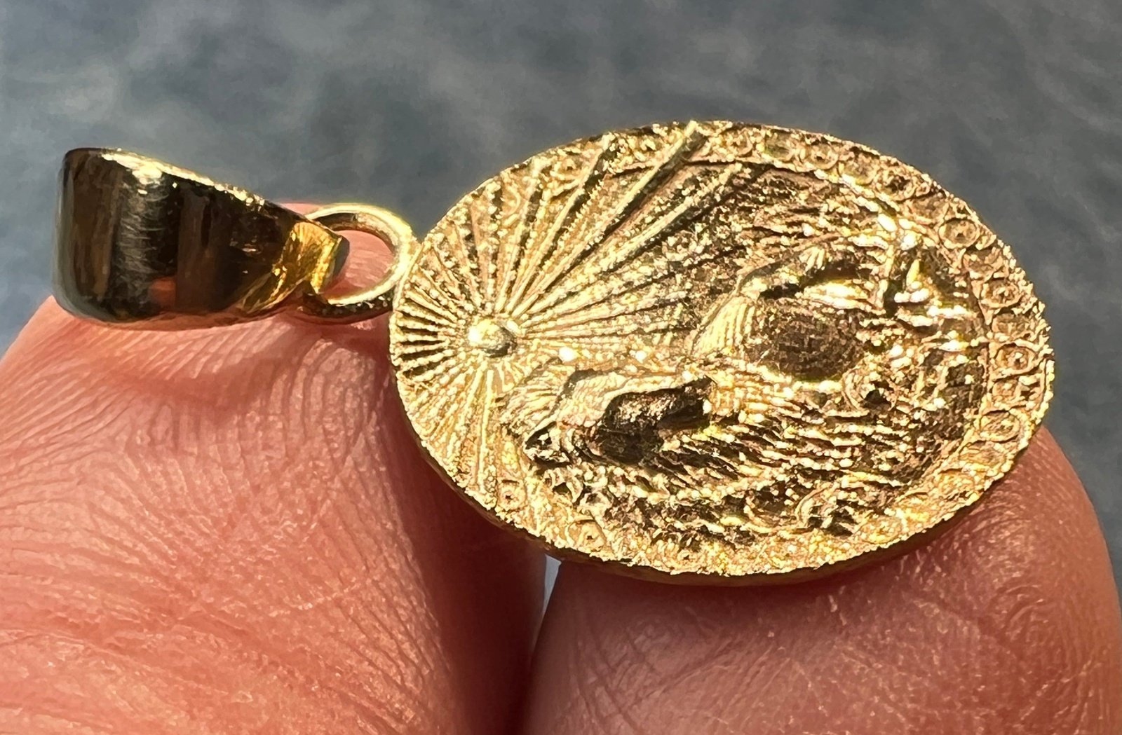 14k Gold Lion Aslan + Sunburst Medallion Disc Pendant *Video*