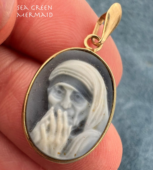 14k Gold Mother Teresa Cameo Pendant in Blue Agate. Compassion