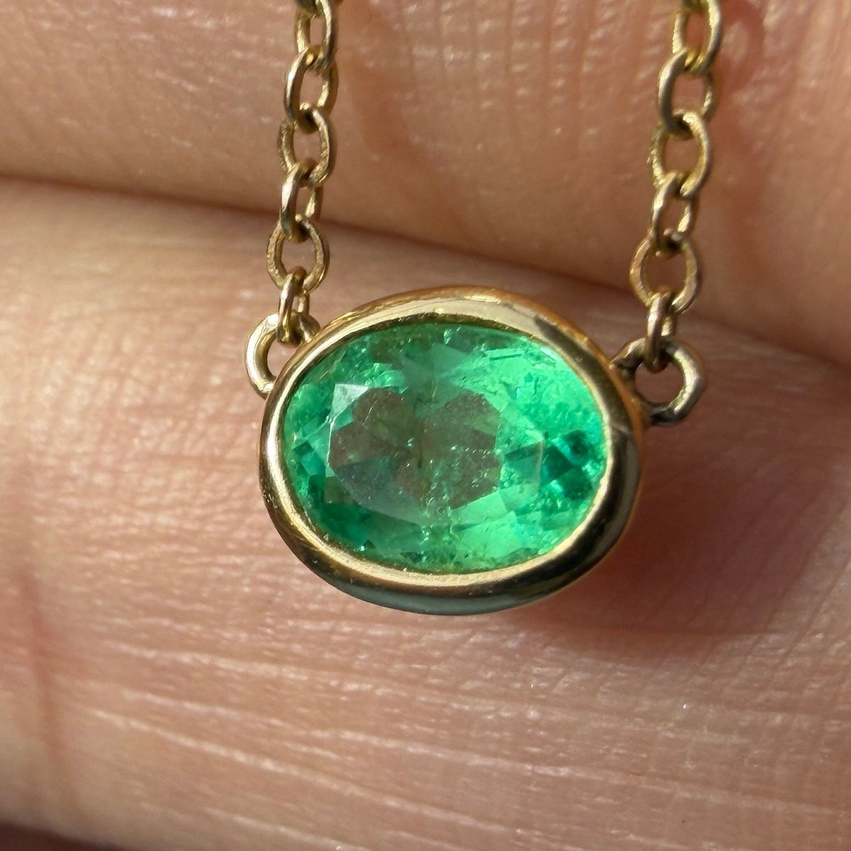 14k Gold Natural Oval Emerald Pendant Necklace. Bezel-Set. 16" Chain
