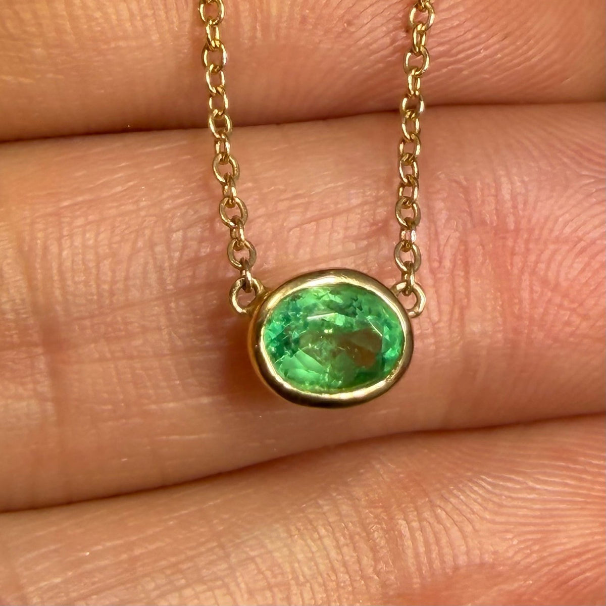 14k Gold Natural Oval Emerald Pendant Necklace. Bezel-Set. 16" Chain