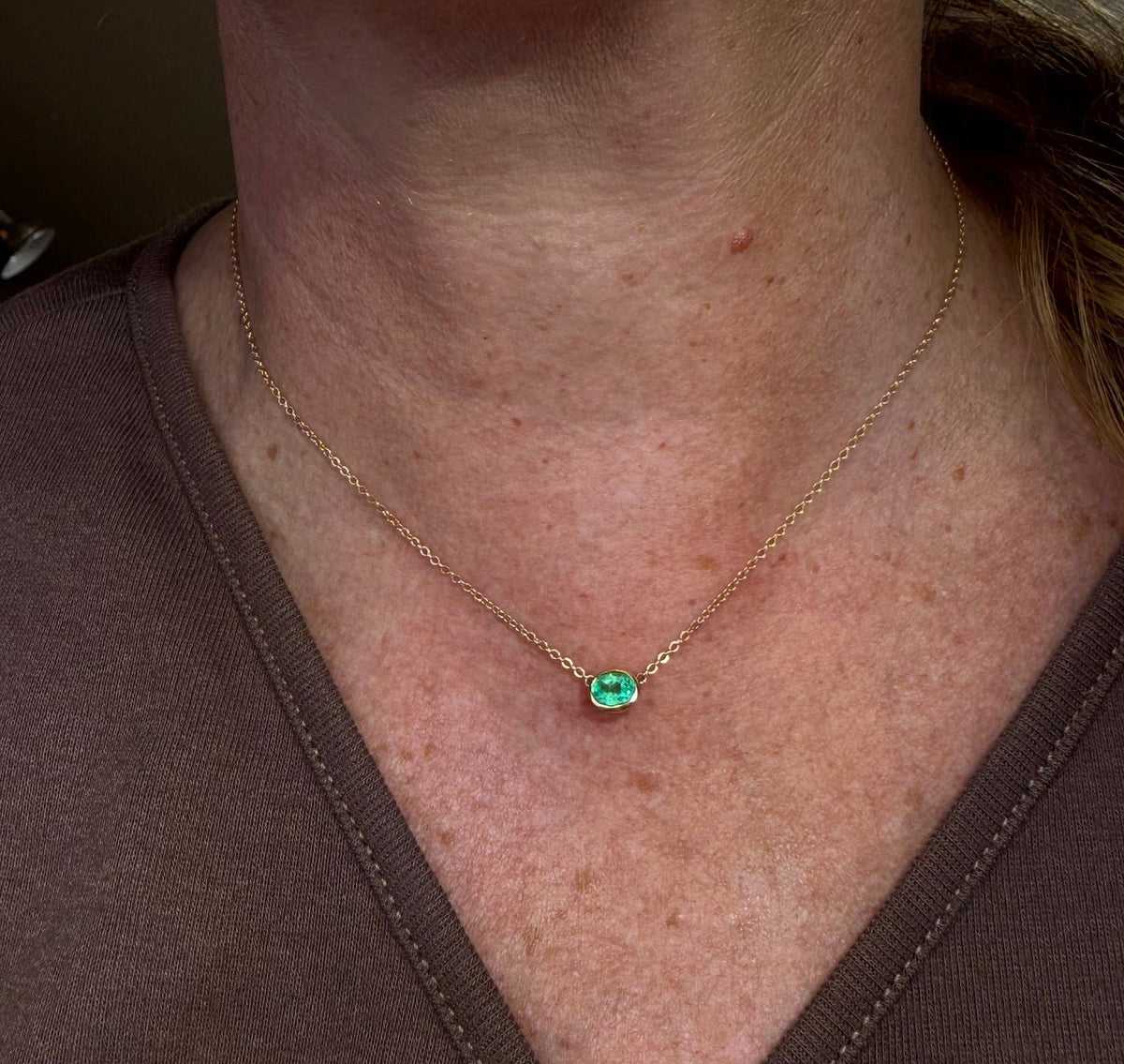 14k Gold Natural Oval Emerald Pendant Necklace. Bezel-Set. 16" Chain