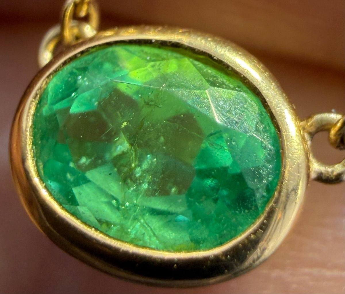 14k Gold Natural Oval Emerald Pendant Necklace. Bezel-Set. 16" Chain