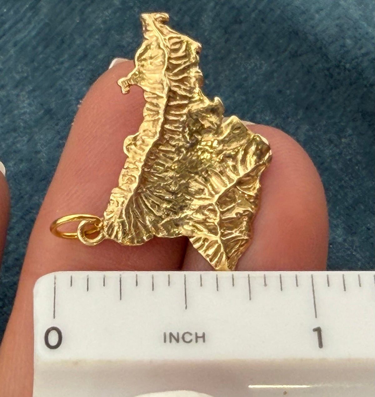 14k Gold OAHU Hawaiian Island Pendant. 3D Mountains Cartographic