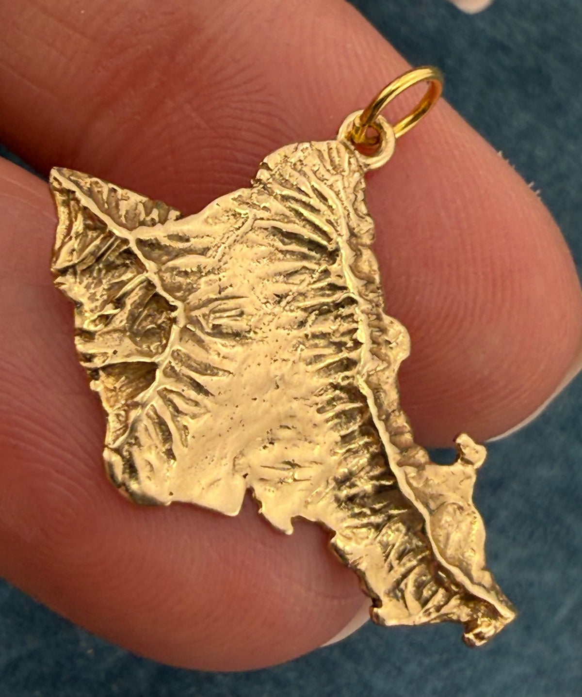 14k Gold OAHU Hawaiian Island Pendant. 3D Mountains Cartographic