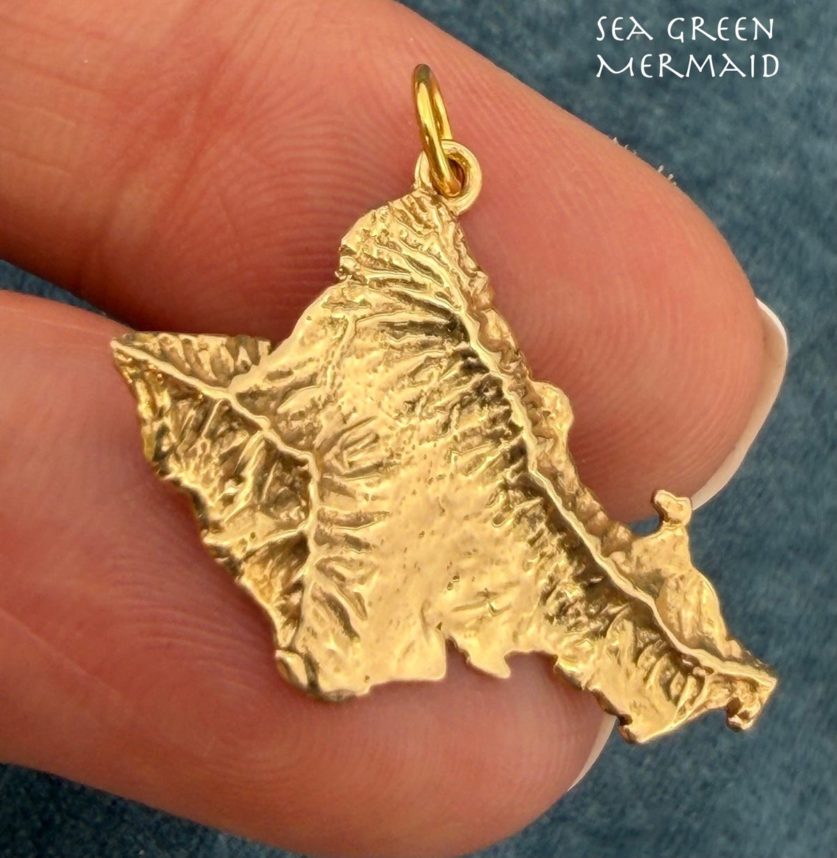 14k Gold OAHU Hawaiian Island Pendant. 3D Mountains Cartographic